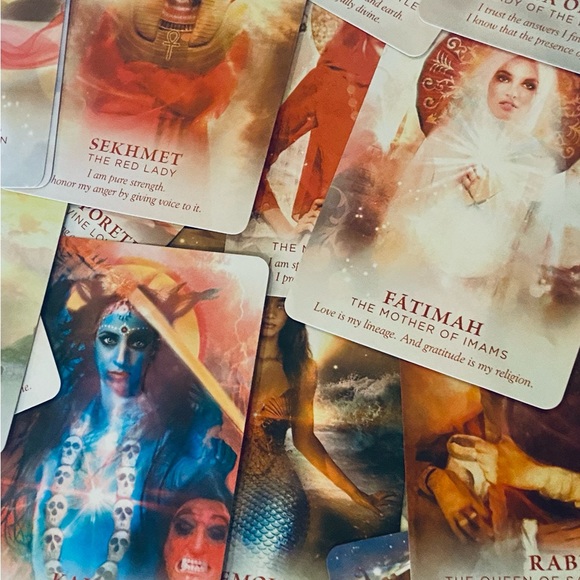 The Divine Feminine Oracle card deck - Picture 8 of 9